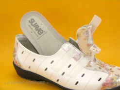 Suave LONDON 8017PT Spring White - Chaussure à Scratches Blanche Et Fleurie -Les Bonnes Chaussures cd24607c73b9e66c561f35ea11d5d5ef img 4238.jpg 176659